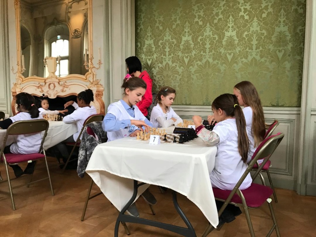 smart girls à Asniéres au chateau de la FFE 912