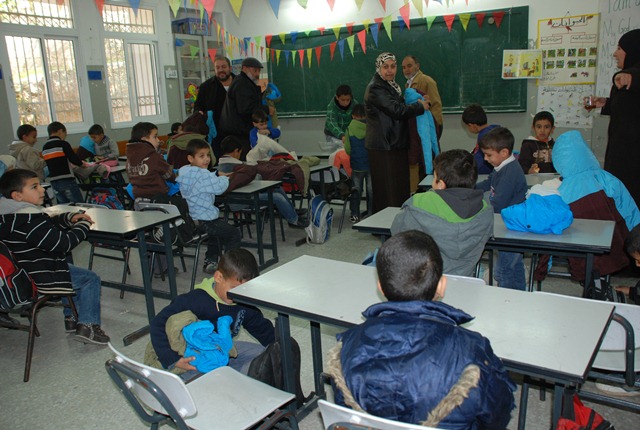 توزيع 55 جكيت على طلبه الصف الاول في مدارس بيت عنان Dsc_0266