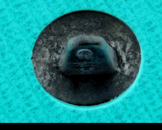 Besoin d'aide IDENTIFICATION - Possiblement bouton du 17e British Regiment of foot de 1818 (Tunique Rouge) Inv-im10