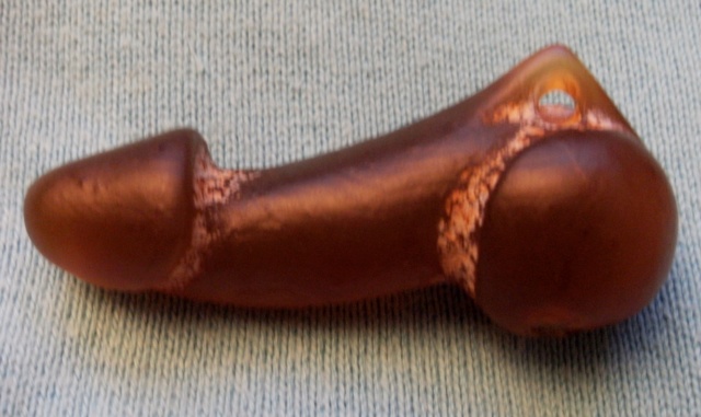 Pierre sculptée en pendentif  Phallus en cornaline  Phallu12