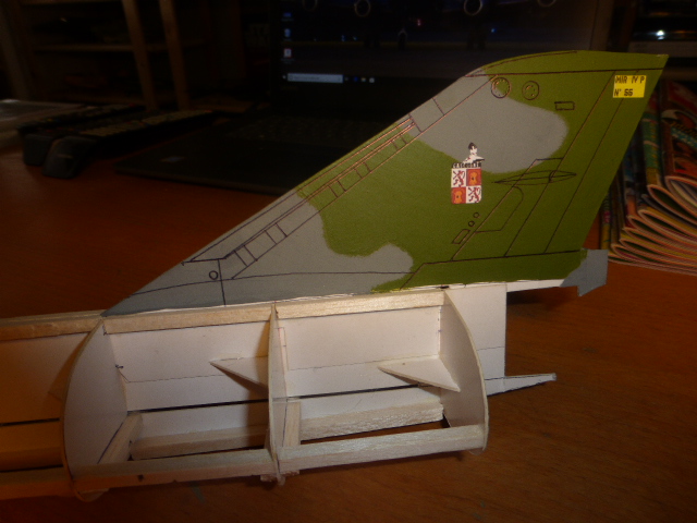Mirage IV 1:32 en bois et carton P1020583