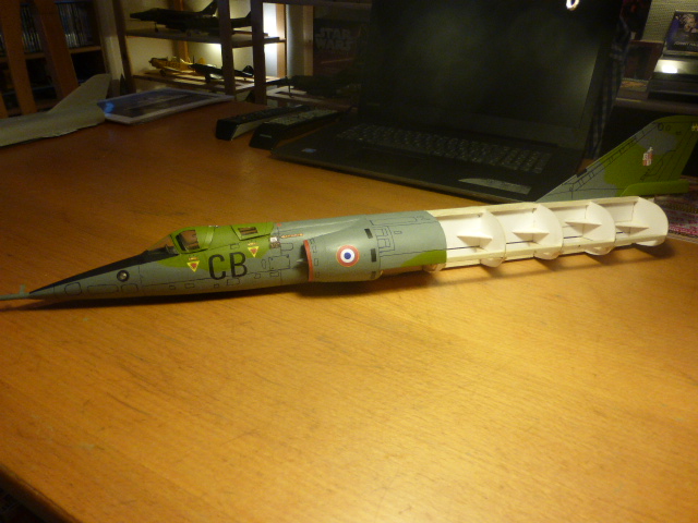 Mirage IV 1:32 en bois et carton - Page 2 P1020595