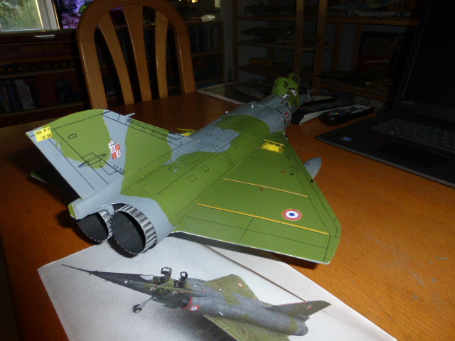Mirage IV 1:32 en bois et carton - Page 2 P1020612