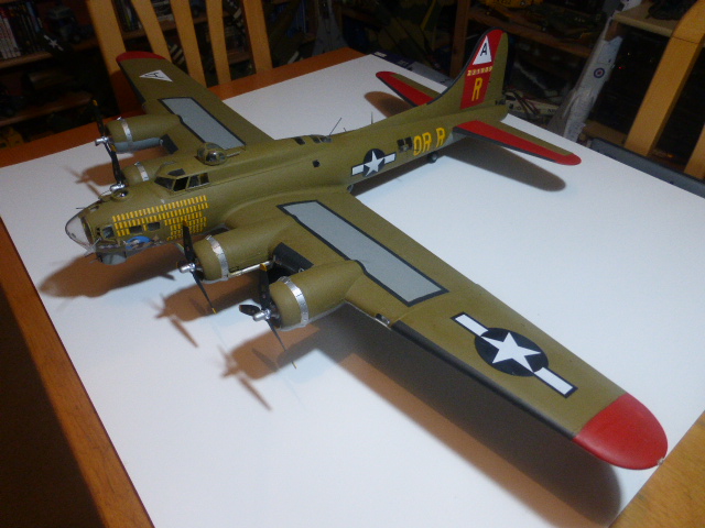 [HK Models] 1/32 - Boeing B-17G Flying Fortress P1040322