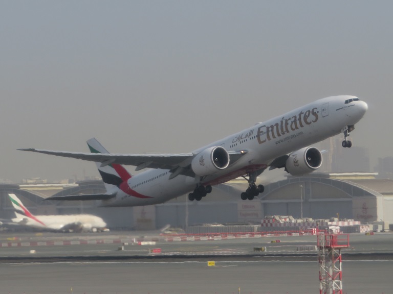 [Emirates] Boeing B777 Img_9737