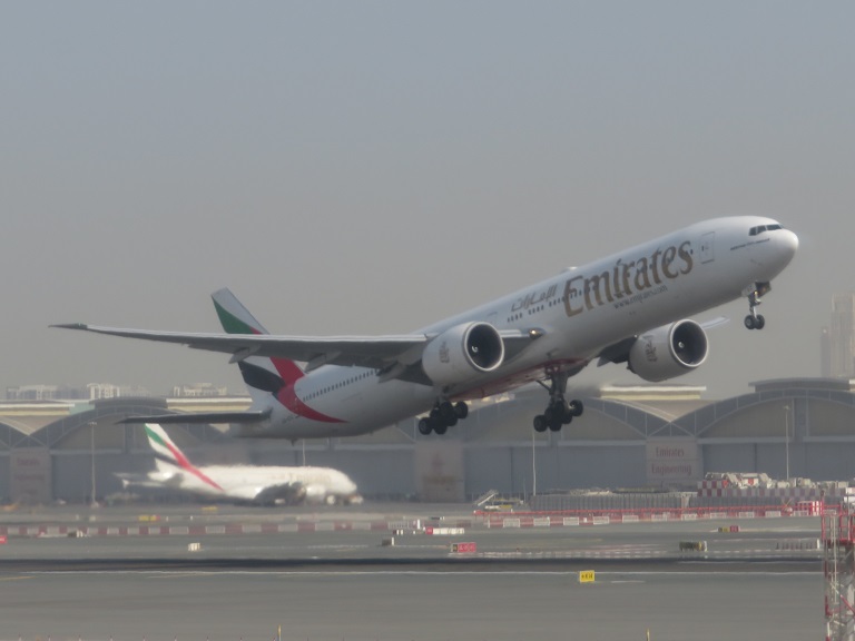 [Emirates] Boeing B777 Img_9741