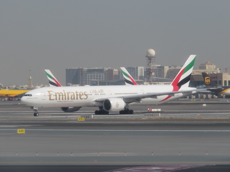 [Emirates] Boeing B777 Img_9744