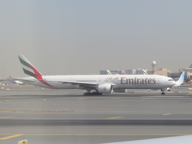 [Emirates] Boeing B777 Img_9746