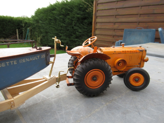 " Tracteur RENAULT , vedette RENAULT 85 S avec sa remorque C-Y-P " Img_0322
