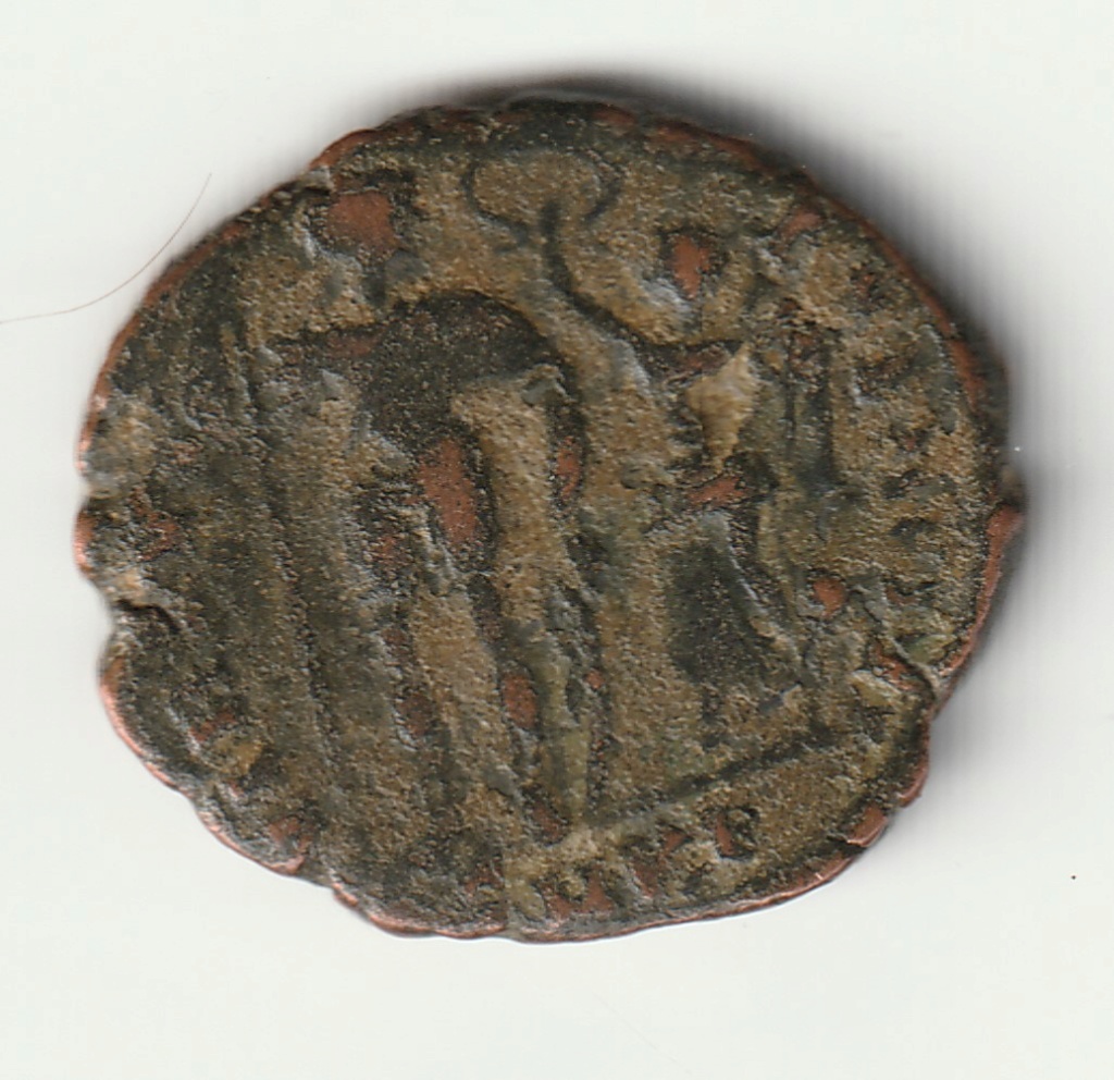 AE3 de Arcadio tipo VIRTVS EXERCITI. Victoria coronando a Emperador. Cycico Img_2170