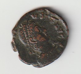 AE3 de Arcadio tipo VIRTVS EXERCITI. Victoria coronando a Emperador. Antioquía. Img_2218