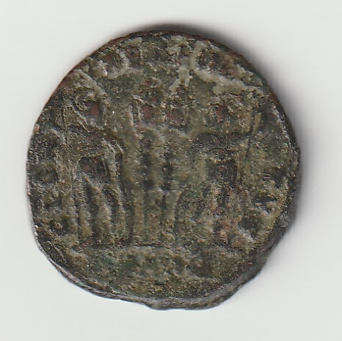AE3 de Constantino II. GLORIA EXERCITVS. Un estandarte entre dos soldados. Cizycus. Img_2266