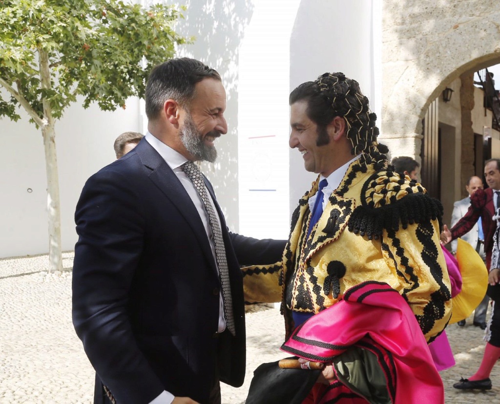 ¿Cuánto mide Santiago Abascal? - Estatura real: 1,80 - Página 9 Img_2523