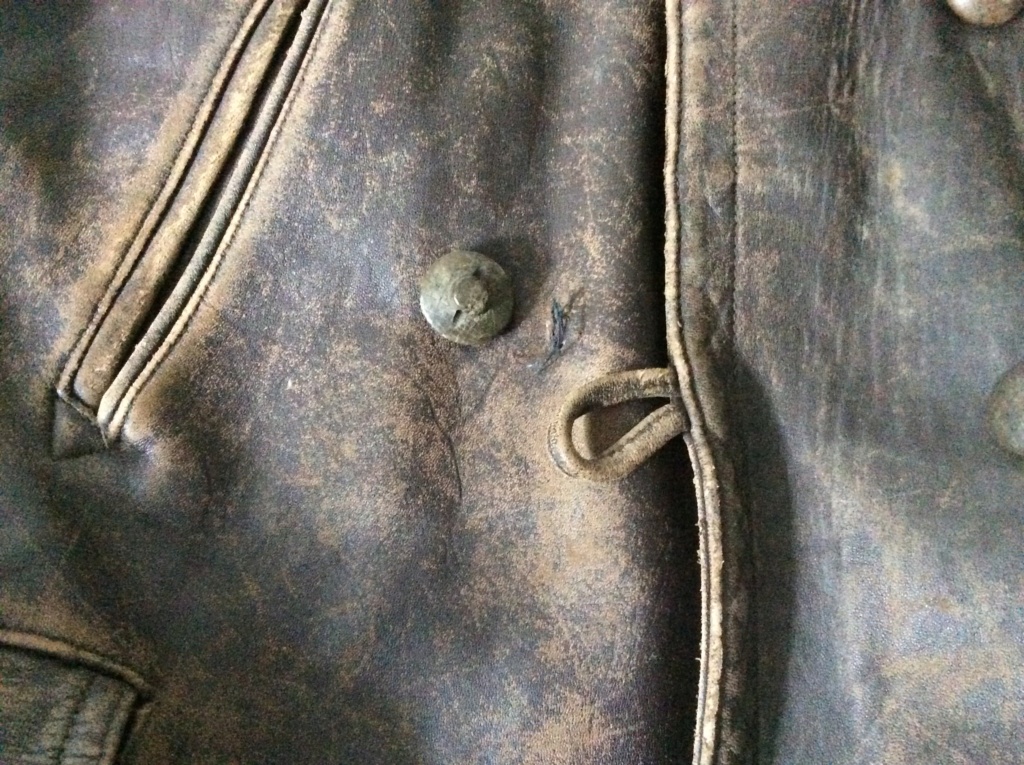 L’histoire de deux vestes en cuir 94b16a10