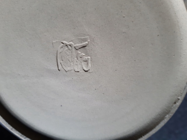 Anyone recognise this pottery, Kanji mark - Japanese ?  20221224