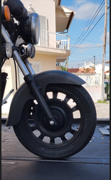 Arrebentamento da valvula em andamento do pneu dianteiro  tubless  Pneu_010