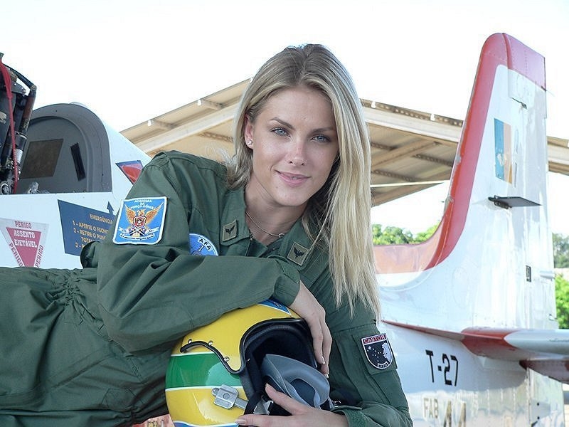 femme pilote 933410