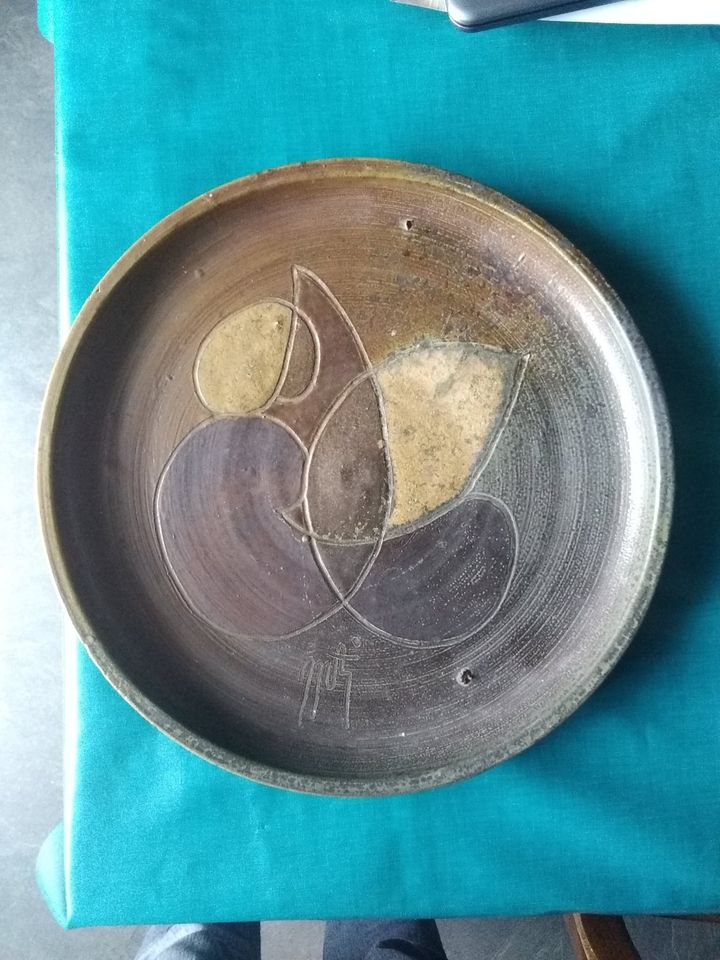Un plat en grès décor géométrique incisé  - Georges Martin à St Remèze ? 11852110
