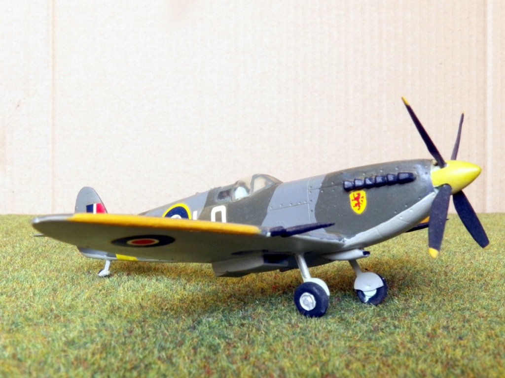 [Airfix] Supermarine Spitfire IXb, 1959  101_0714