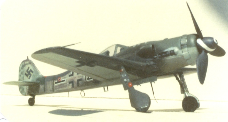 FW 190 D-9 Airfix 1/72 monté en groupe... - Page 13 Focke_18
