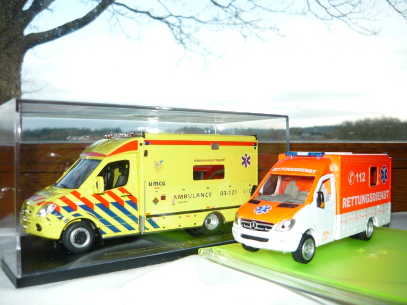Ambulances néerlandaises au 1/43ème P1010114