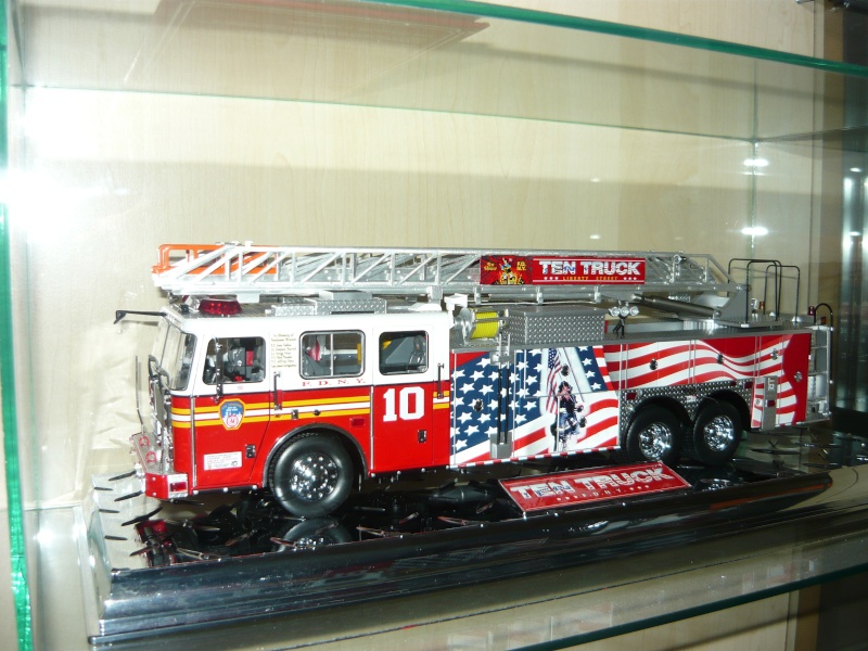 Code 3 : Diamond plate series FDNY Ladder 10 P1010115