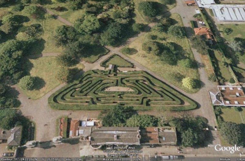 Les labyrinthes découverts dans Google Earth - Page 9 Labham10