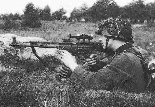 MP 44  :  Sturmgewehr . Mp44zf10