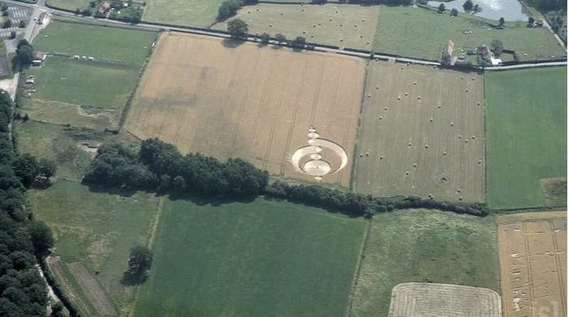 LES CROP CIRCLES............... QUELLE AVENTURE !!! - Page 13 Crop_s11