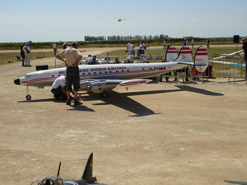 Rassemblement International d'Aéromodélisme Arles juin 2006 Dsc01196