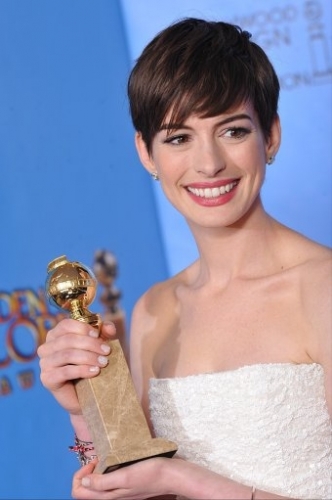 Anne Hathaway - Page 2 Normal10