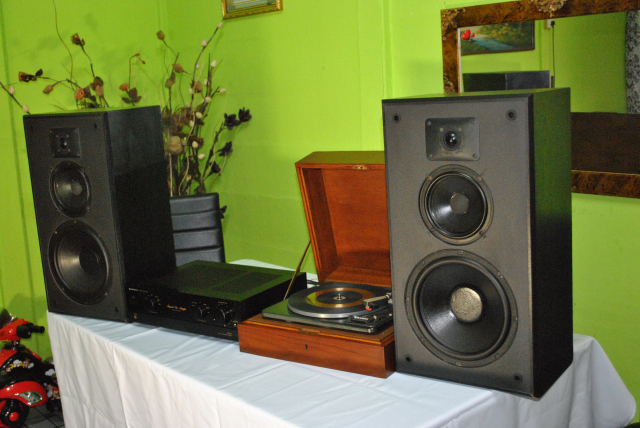 polkaudio M7 speakers and pioneer A 400 integrated amp(used) Dsc_6616