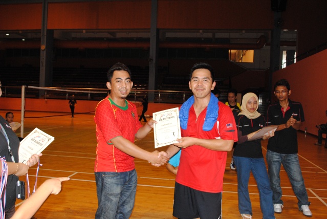 PERTANDINGAN BADMINTON TERTUTUP SIOLOON 2009 (Photo) Dsc_1313