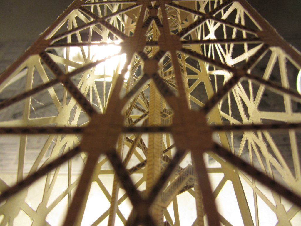 Der Eiffelturm 1:300 gebaut von XEDOS - Seite 2 Img_8190