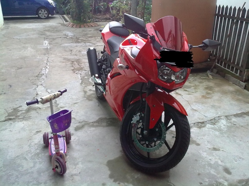Red Jafo's Ninja w/ his daugter's bike Image015