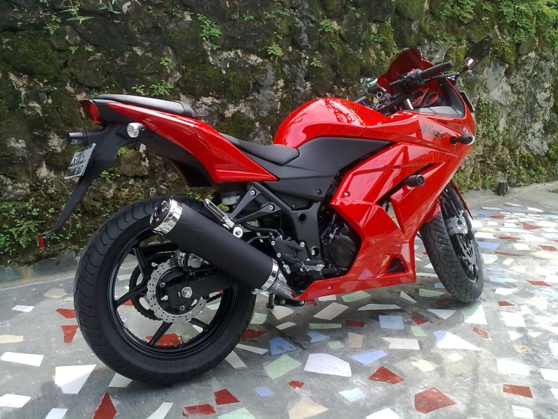 Red Jafo's Ninja w/ his daugter's bike Image019