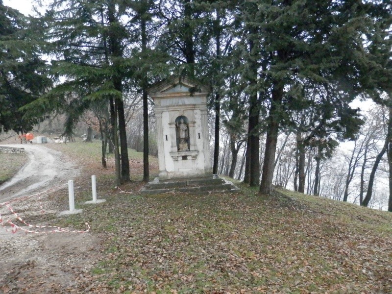 ESCURSIONE DEL 26/12/2012 da Grezzana, grotta e torre del Falasco e Montecchio. Pc260024