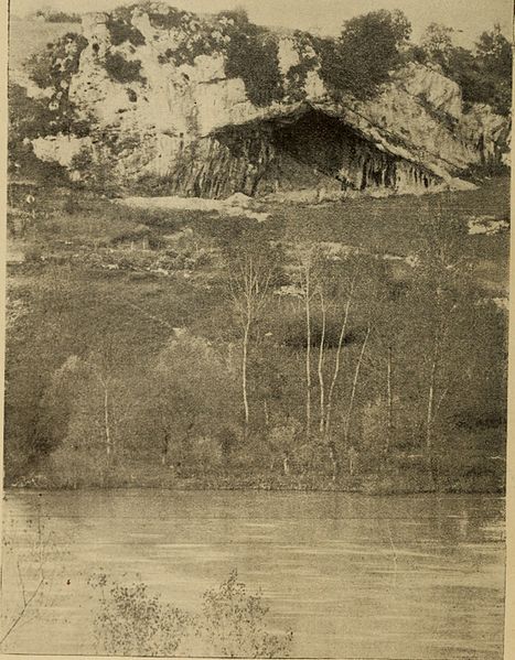 Galets et os gravés magdaléniens de la grotte de la Colombière (Neuville sur Ain / Poncin) 25348610