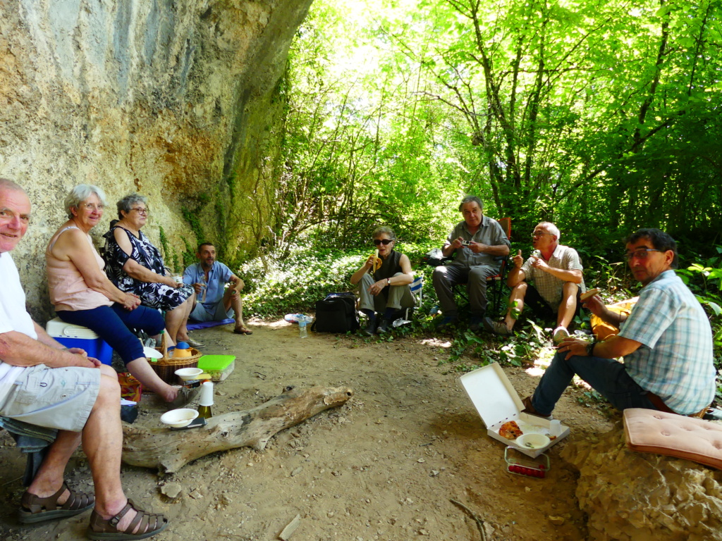 Galets et os gravés magdaléniens de la grotte de la Colombière (Neuville sur Ain / Poncin) - Page 2 Expedi12
