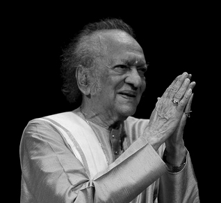 'PANDIT' RAVI SHANKAR - the famous sitar player from India! Pandit10