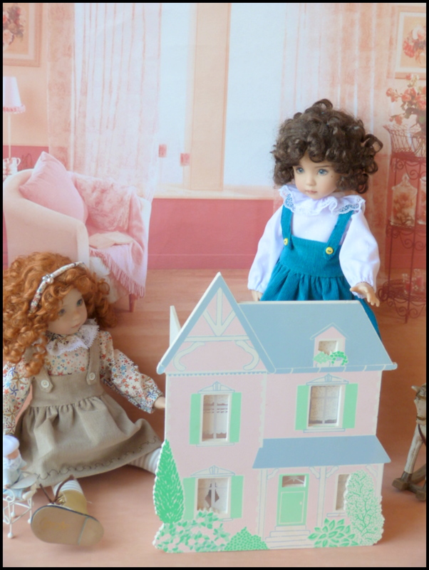 Mes "princesses  et leur maison de poupées  Robes blanches P3 - Page 2 P1720824
