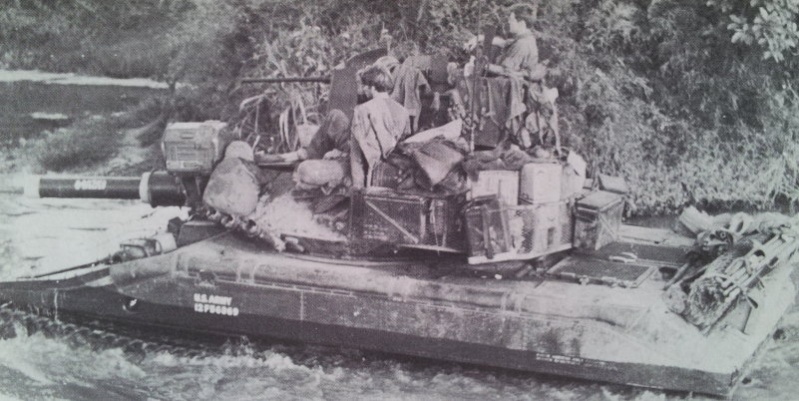 M 551 Sheridan camp de base Di An Sud Vietnam 1971... 00911