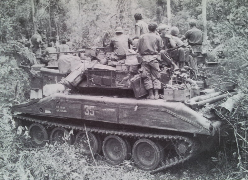 vietnam - M 551 Sheridan camp de base Di An Sud Vietnam 1971... (Terminé!!!) - Page 3 20121219