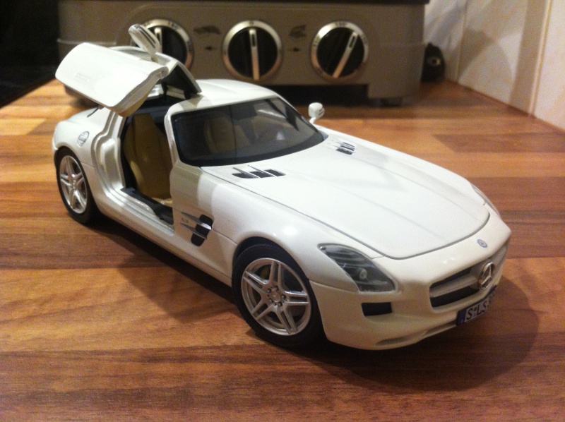 Mercedes-Benz SLS 63 AMG Revell 1/24 - Page 4 L11