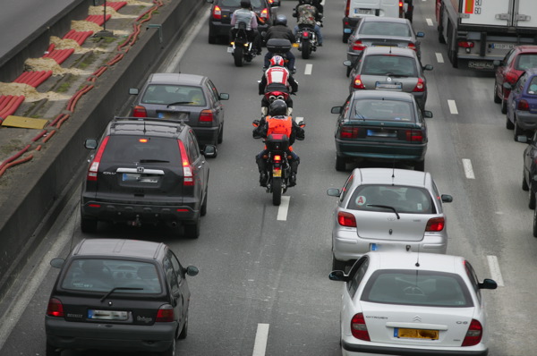 la remontée de file a moto 001113