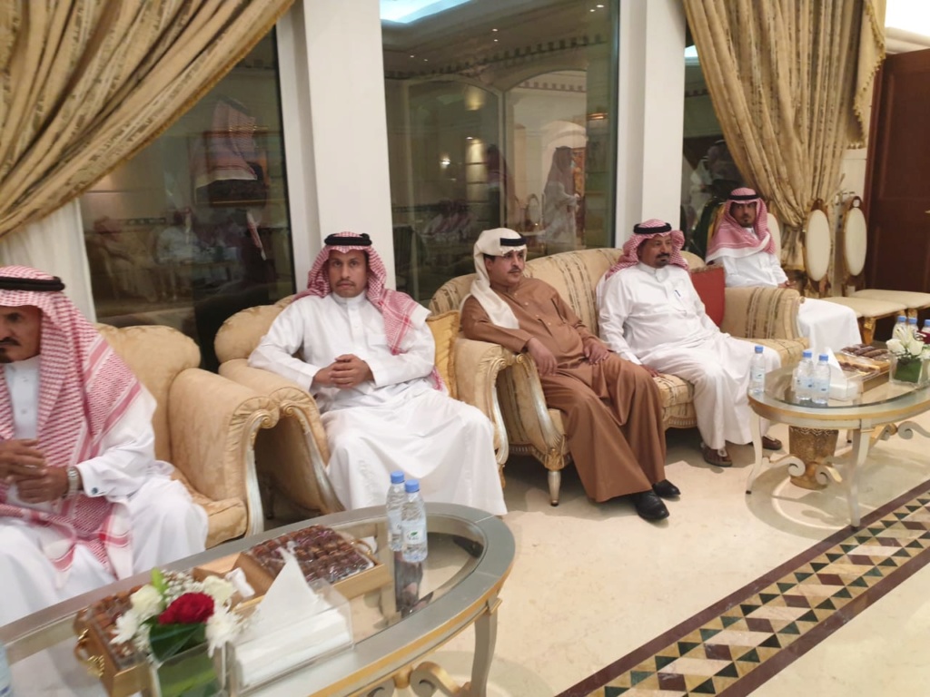 الأمير عبدالعزيز يحتفي بالأمير فيصل بن تركي. بحضور عدد كبير من الأمراء ونخبة المجتمع Aeao_o44