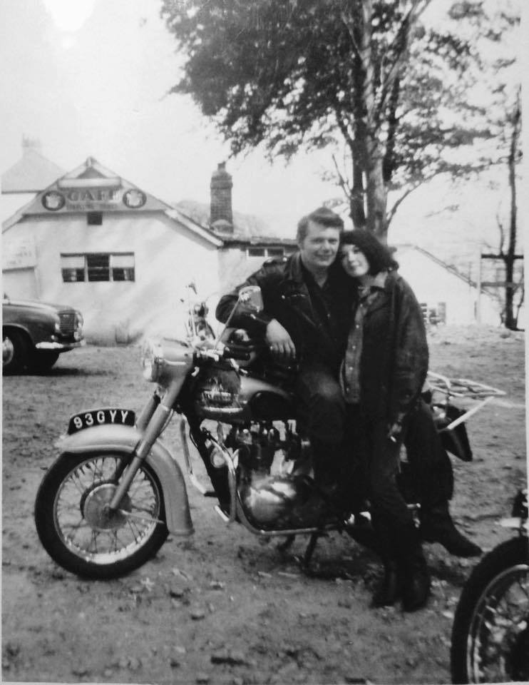 Rockers, bad boys & Motorcycles - Page 3 15027710