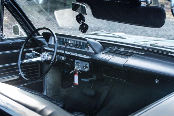 1963 Oldsmobile Cultlass du film le Gendarme à Saint Tropez à vendre à la vente Arcurial retromobile 2022 16462912
