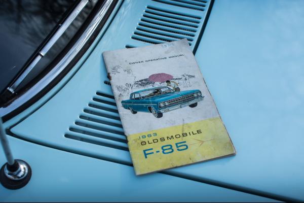 1963 Oldsmobile Cultlass du film le Gendarme à Saint Tropez à vendre à la vente Arcurial retromobile 2022 16473417