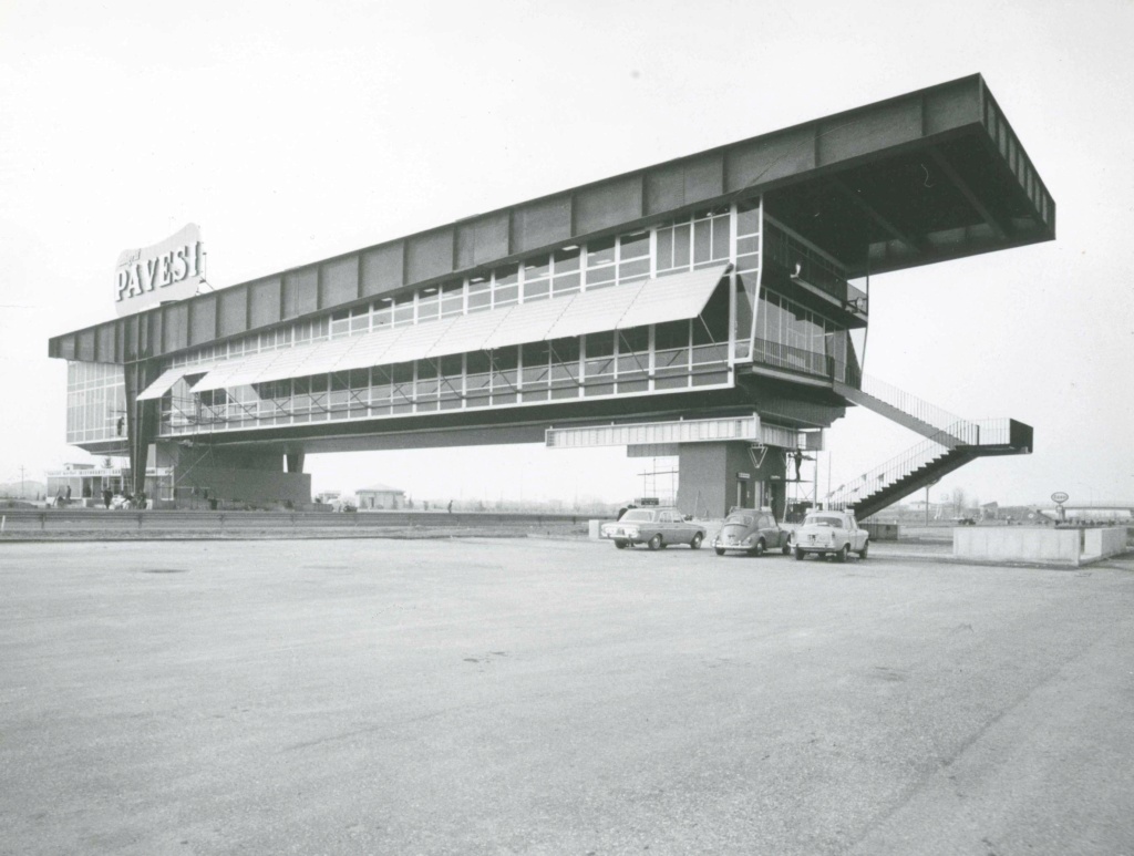 Pavesi Restaurante- Italy -Autogrill - Atomic and Mid century modern architecture 1967_m10
